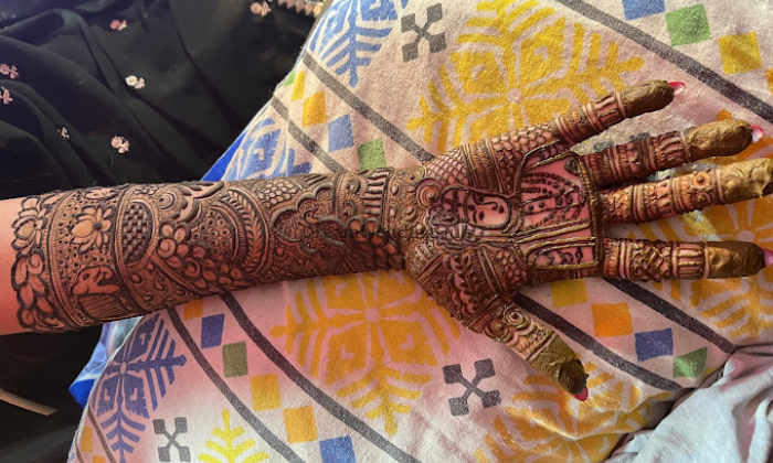 Bushra Mehendi designs